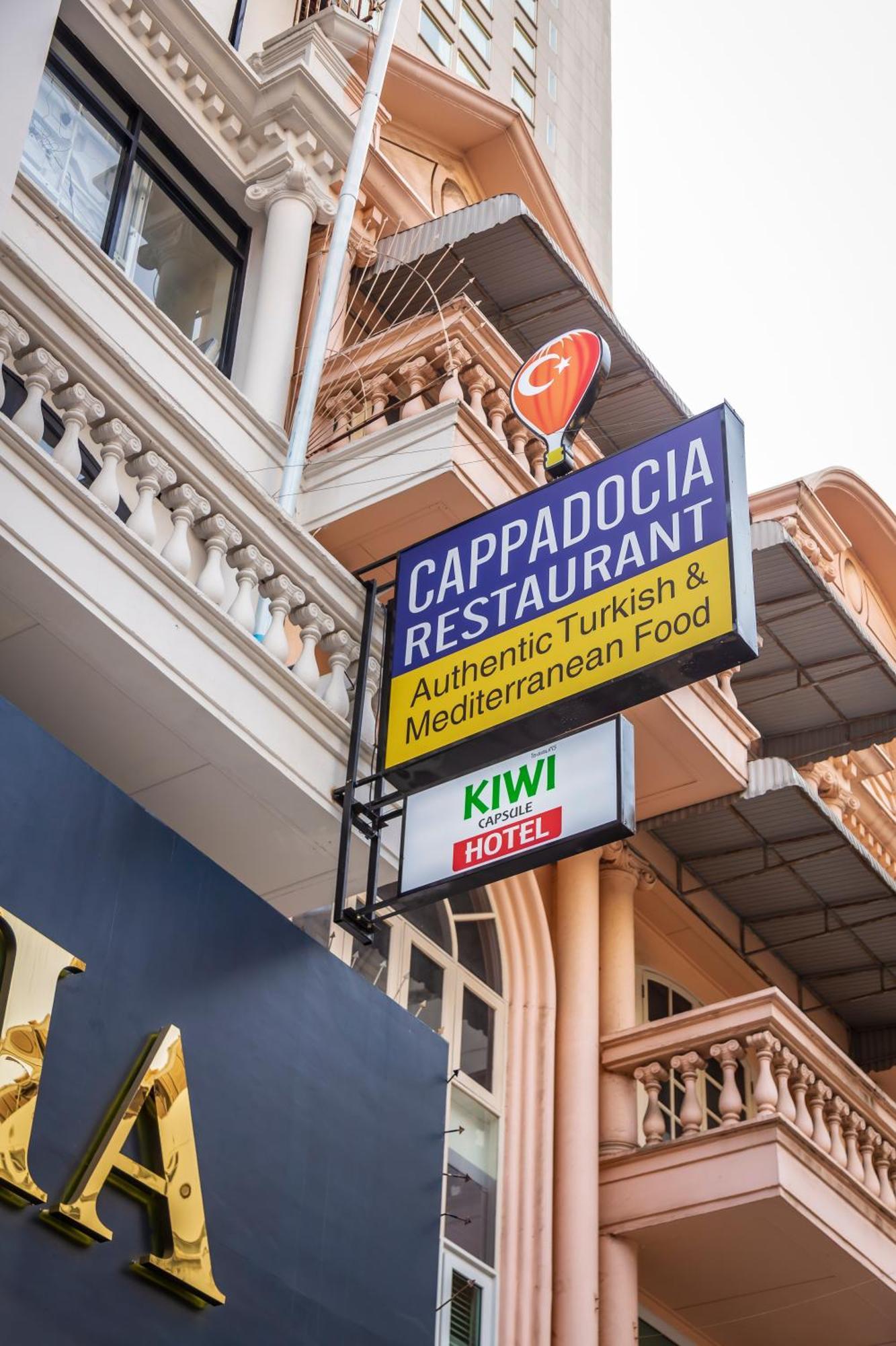 Kiwi Capsule Hotel Bangkok Exterior foto